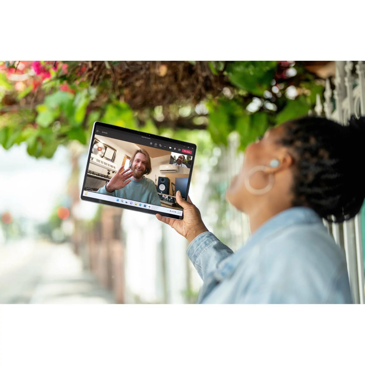 Surface Pro 9 Tablet, 13", 16 GB, 512 GB SSD, Windows 10 Pro, Graphite, TAA Compliant
