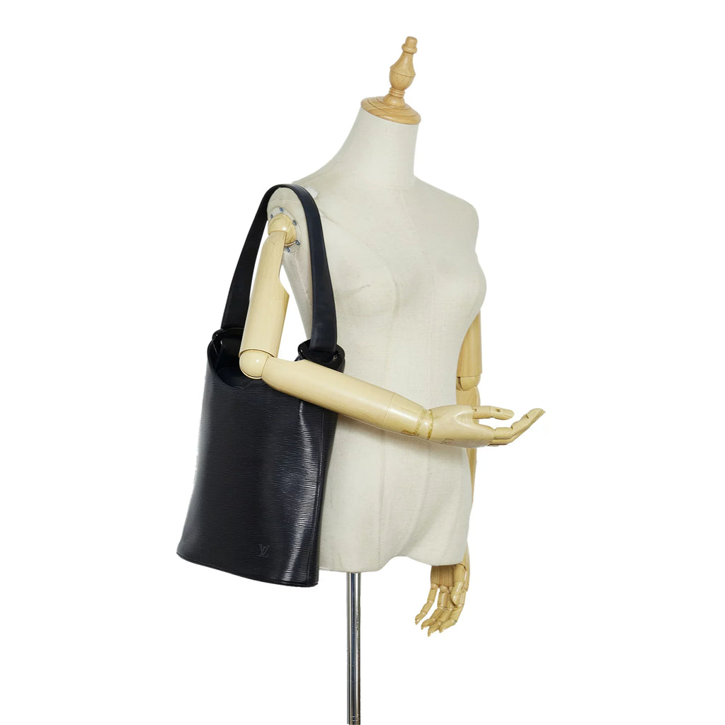 Pre-Owned Authenticated Louis Vuitton Epi Sac Verseau Leather dark Shoulder Bag Unisex (Fair)