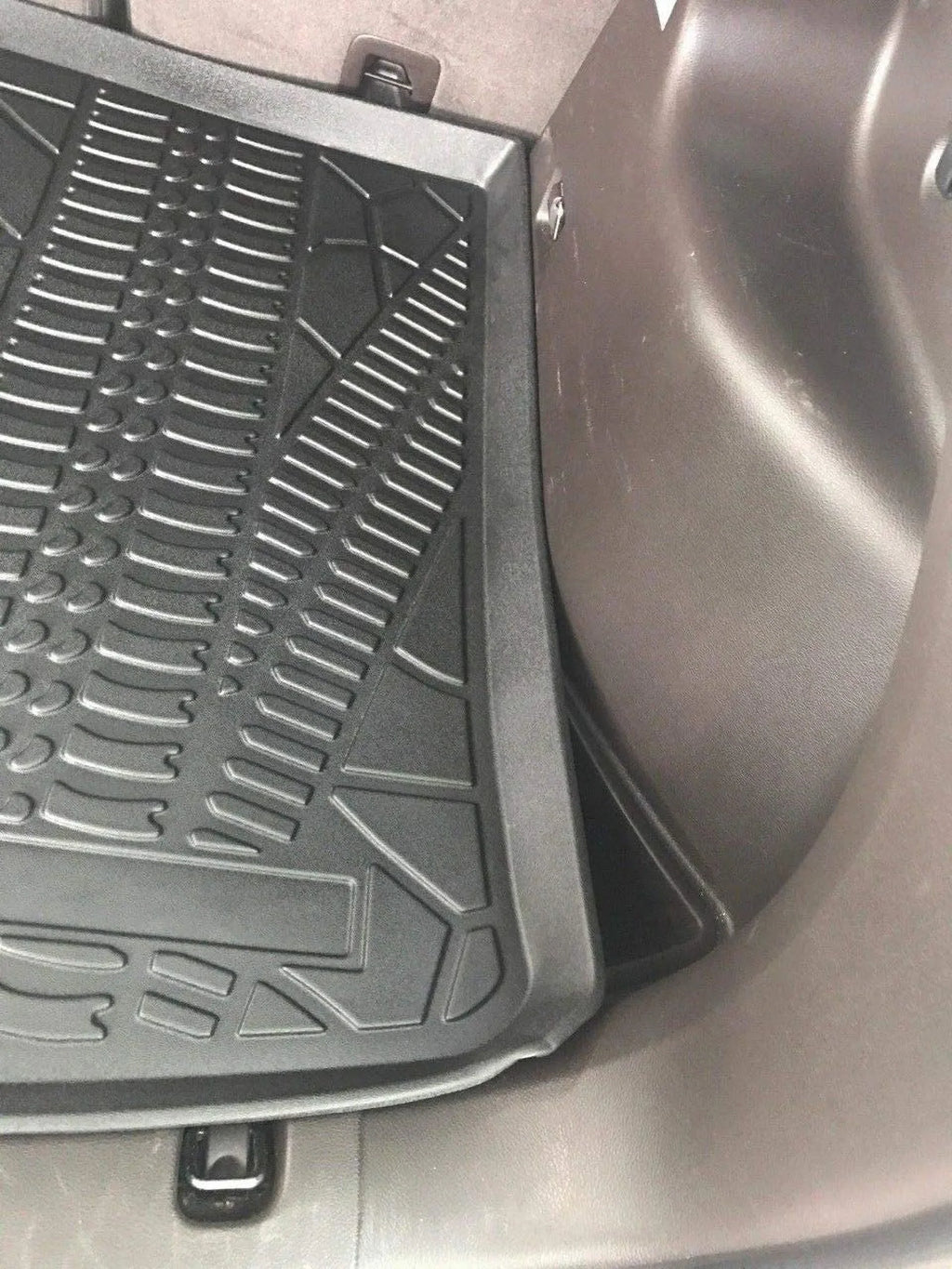 EACCESSORIES EA Cargo Liner – Trunk Mat for Jeep Cherokee 2014-2023 – Weather-Resistant Trunk Mats for Cars with Raised Lip – Non-Slip Car Trunk Mat Rubber – Easy to Install – Laser Pre-Cut Design